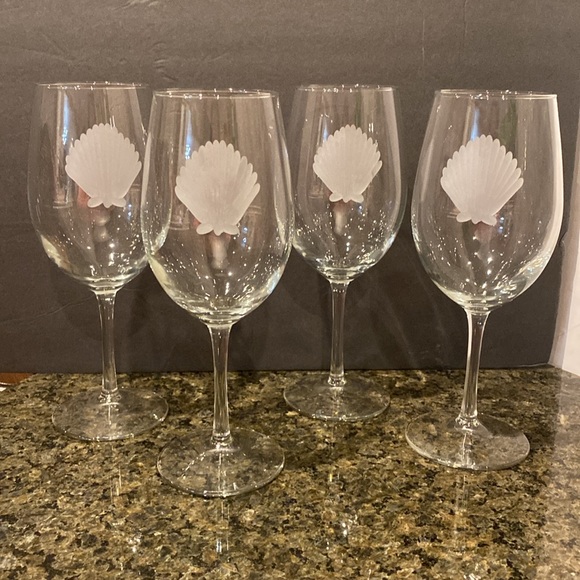 Other - Wine glasses set of 4 with frosted etched seashell